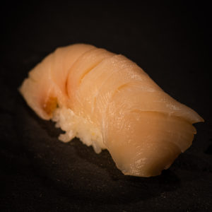 NIGIRI RICCIOLA CRUDO
