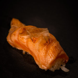NIGIRI SALMONE SCOTTATO
